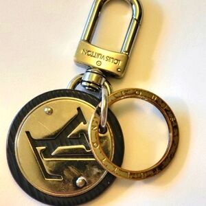 Louis Vuitton LV Keychain